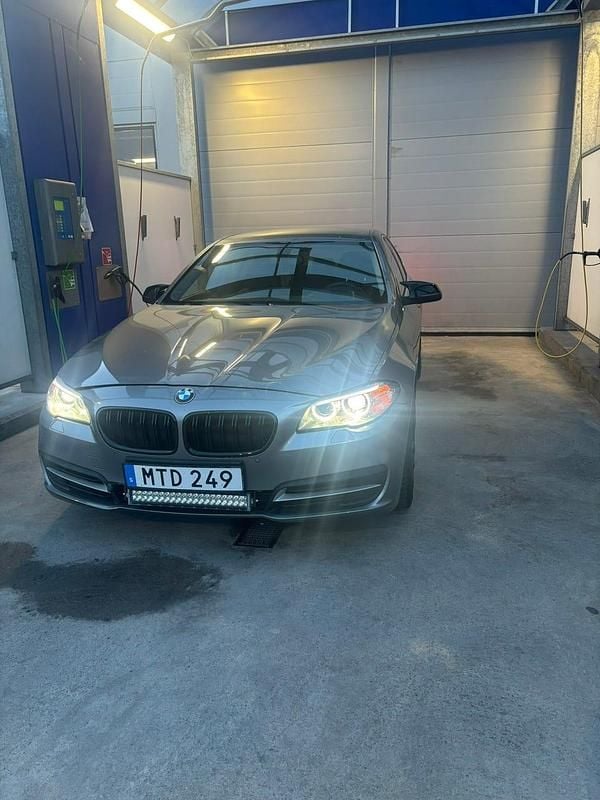Begagnad 2015 BMW 530 Sedan | 160 000 kr (Marknadspris) - Bild 1/4