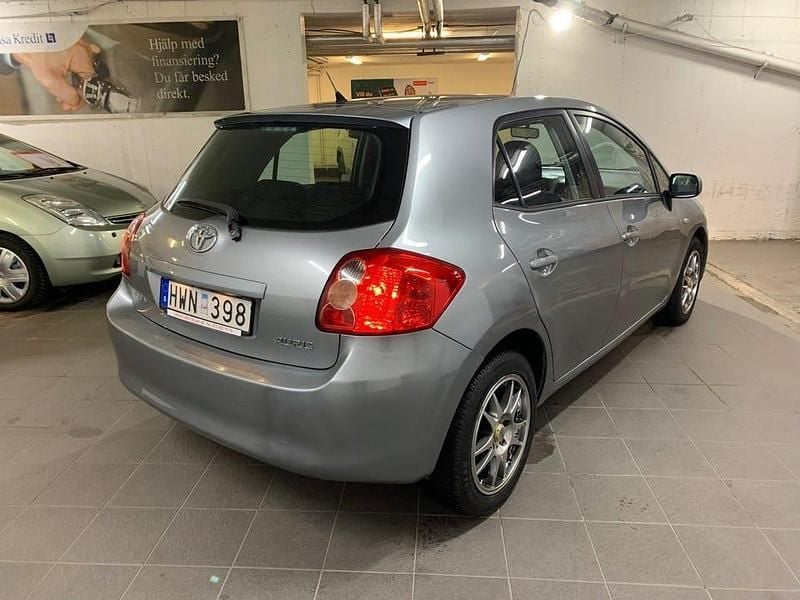 Begagnad Toyota Auris 124 HK (91 kW) 2008 Grå Halvkombi