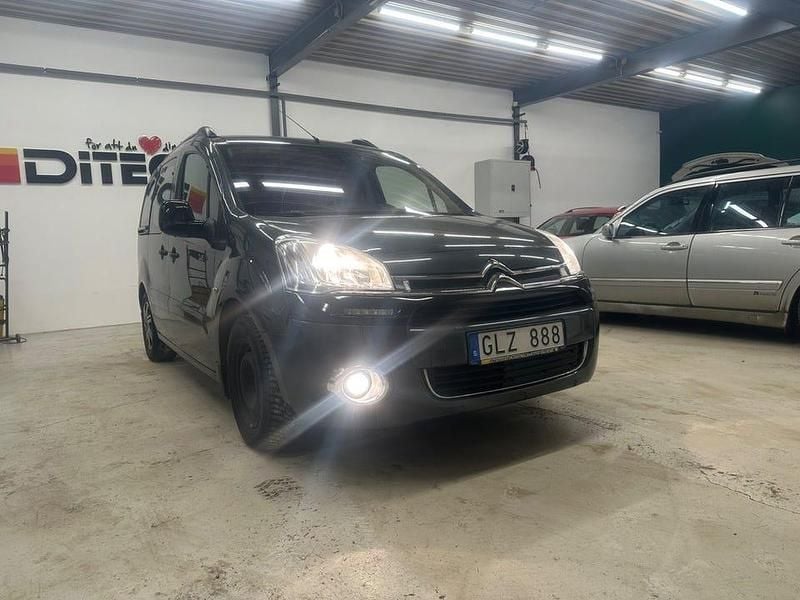 Grå Begagnad 2013 Citroën Berlingo Minibuss | 109 500 kr (Dyr) - Bild 1/4