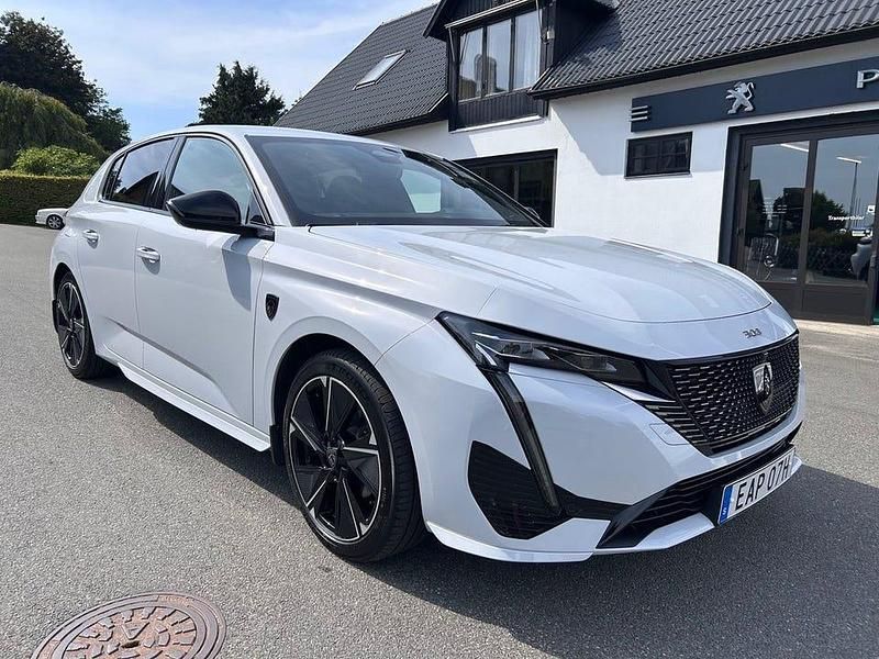 Vit Begagnad 2023 Peugeot e-308 GT Halvkombi | 358 000 kr - Bild 1/4