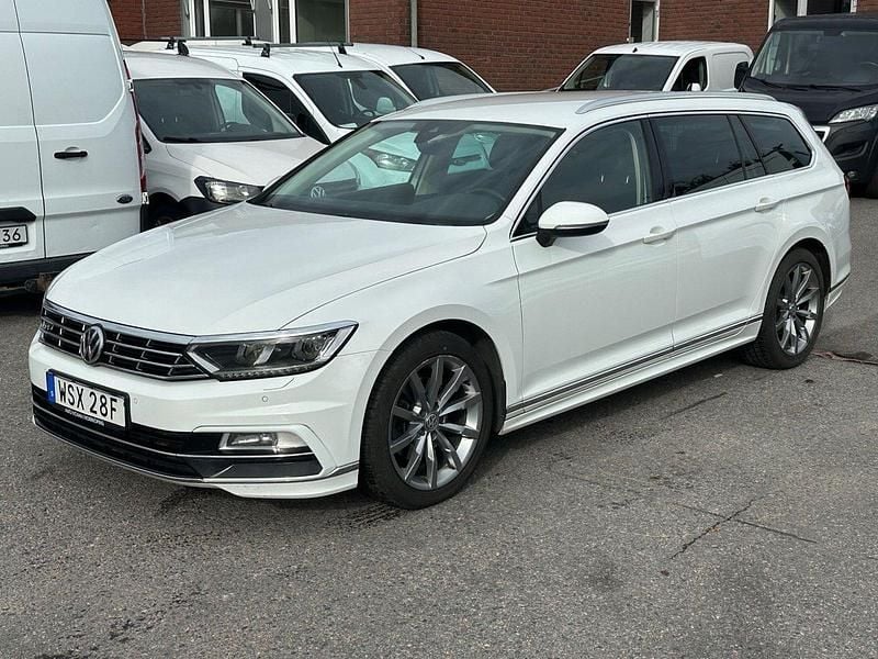 Vit Begagnad 2019 VW Passat R-line Kombi | 170 000 kr (Bra pris) - Bild 1/4