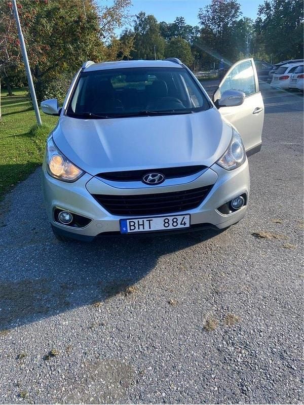 Silver Begagnad 2011 Hyundai ix35 SUV | 79 000 kr (Bra pris) - Bild 1/4