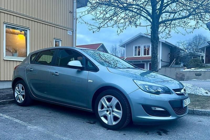 Begagnad 2013 Opel Astra | 54 900 kr (Marknadspris) - Bild 1/4