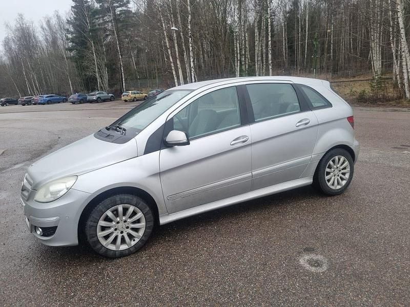 Silver Begagnad 2011 Mercedes B200 Minibuss | 65 000 kr - Bild 1/4