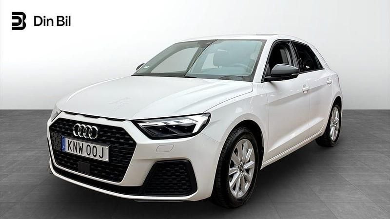 Vit Begagnad 2022 Audi A1 Sportback Proline Halvkombi | 214 000 kr (Marknadspris) - Bild 1/4