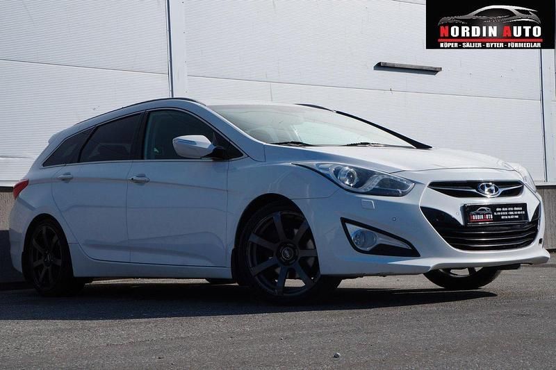 Vit Begagnad 2012 Hyundai i40 Kombi | 59 900 kr (Bra pris) - Bild 1/4