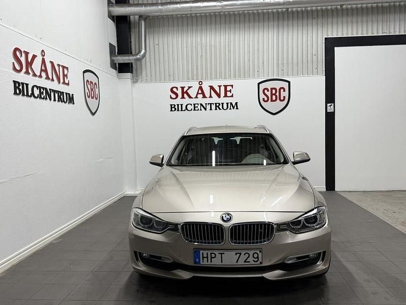 Begagnad BMW 330 258 HK (189 kW) 2013 Silver Kombi