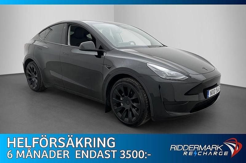 Svart Begagnad 2023 Tesla Model Y Standard Range SUV | 339 900 kr (Marknadspris) - Bild 1/3