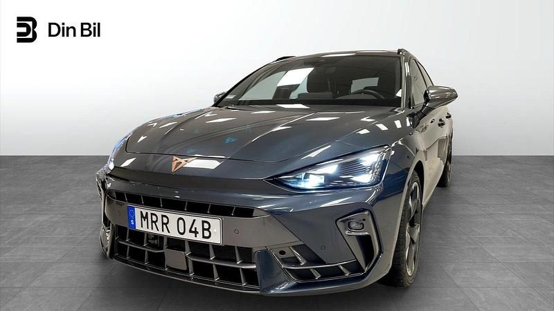 Mörkgrå Begagnad 2024 Cupra Leon Kombi | 339 900 kr (Dyr) - Bild 1/4