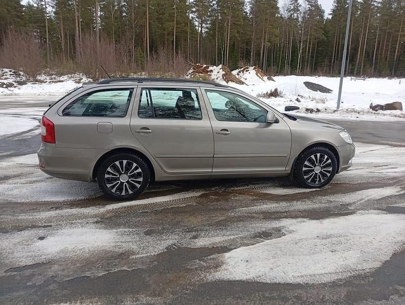 Begagnad Skoda Octavia 105 HK (77 kW) 2012 Kombi