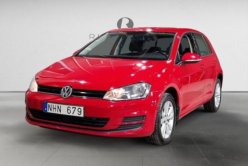 Röd Begagnad 2013 VW Golf VII Halvkombi | 129 900 kr (Marknadspris) - Bild 1/3