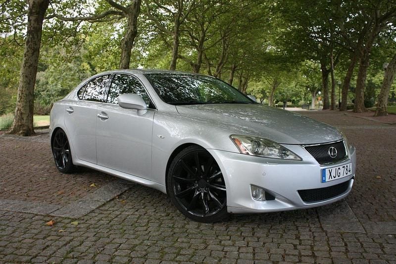 Silver Begagnad 2006 Lexus IS250 Sedan | 69 000 kr (Marknadspris) - Bild 1/4