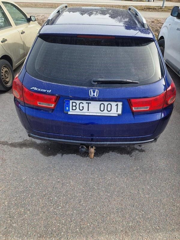 Blå Begagnad 2009 Honda Accord Elegance Kombi | 35 000 kr (Marknadspris) - Bild 1/4