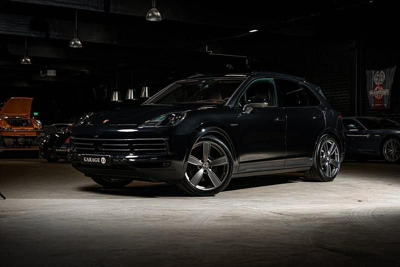 Svart Begagnad 2023 Porsche Cayenne Platinum Edition SUV | 929 500 kr - Bild 1/4