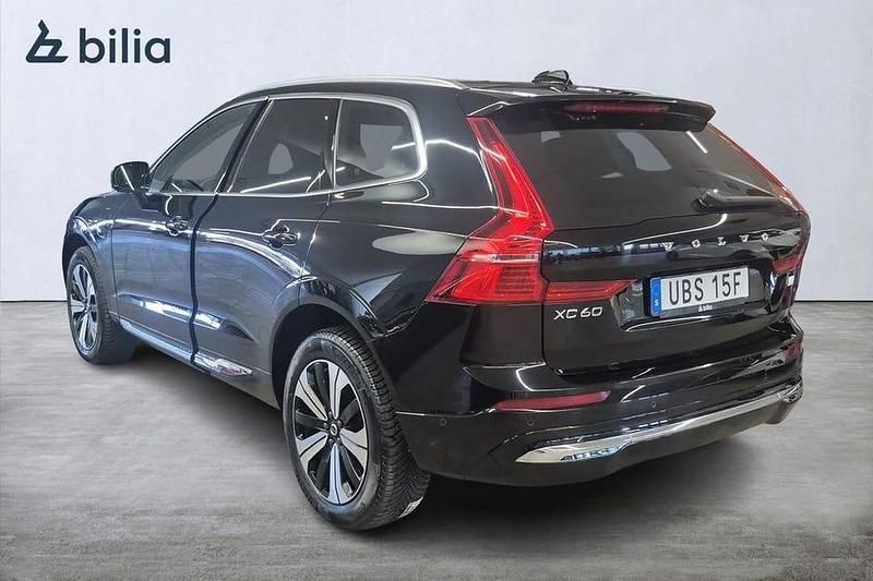Begagnad Volvo XC60 Plus 355 HK (261 kW) 2022 Svart SUV