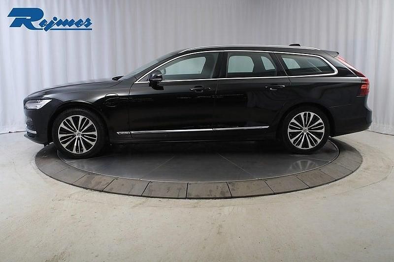 Begagnad Volvo V90 Core 253 HK (186 kW) 2022 Svart Kombi