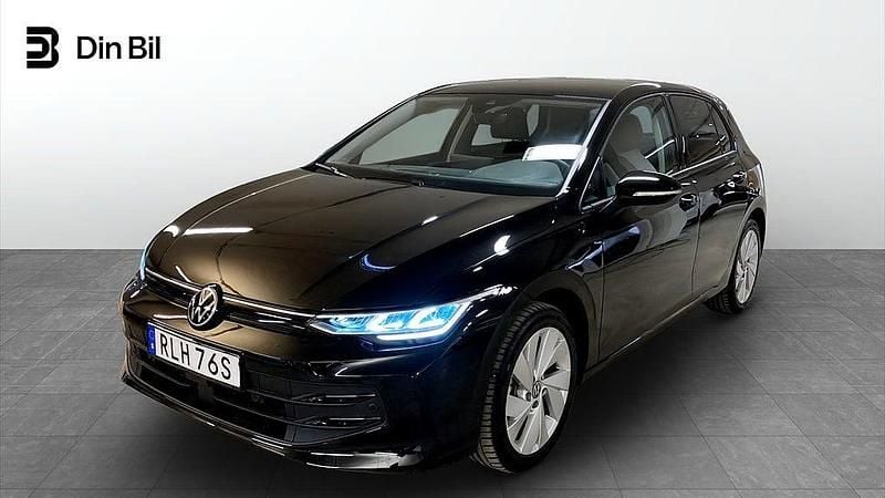Begagnad VW Golf VIII Life 150 HK (110 kW) 2024 Grenadilla black metallic Kombi
