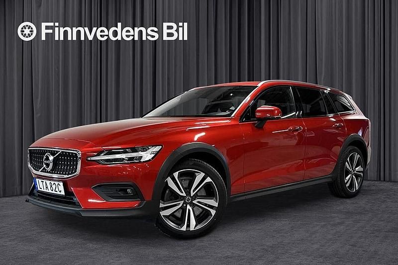 Begagnad 2022 Volvo V60 CC Kombi | 395 000 kr (Lite dyr) - Bild 1/4