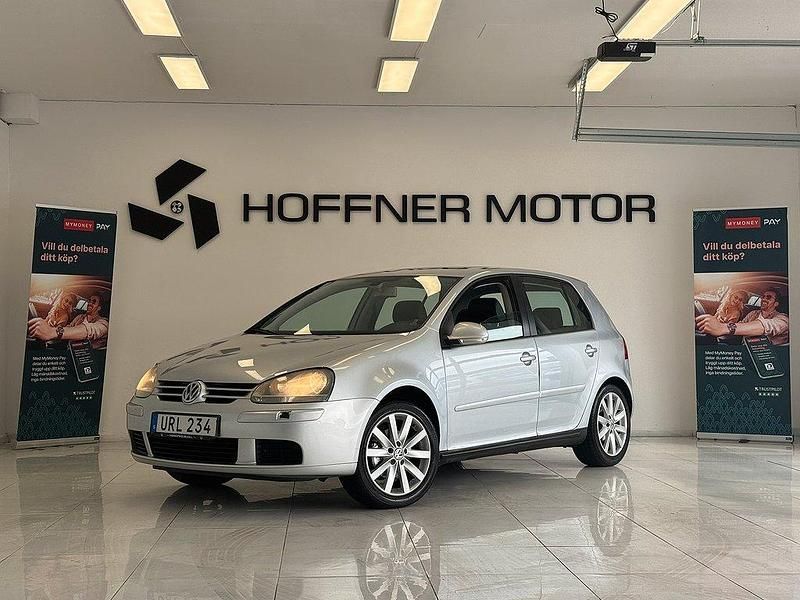 Silver Begagnad 2003 VW Golf IV Sportline Halvkombi | 34 000 kr (Marknadspris) - Bild 1/4