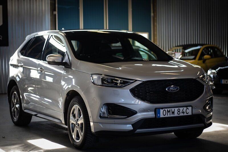 Grå Begagnad 2019 Ford Edge ST-Line SUV | 259 900 kr (Marknadspris) - Bild 1/4