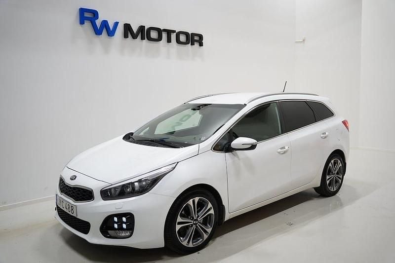 Vit Begagnad 2016 Kia Ceed GT-Line Halvkombi | 134 800 kr (Marknadspris) - Bild 1/4
