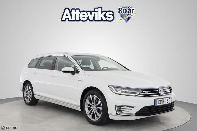 Vit Begagnad 2018 VW Passat GTE Kombi | 204 900 kr (Marknadspris) - Bild 1/4