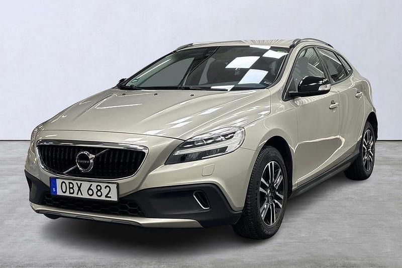 Brun Begagnad 2017 Volvo V40 CC Business Edition Kombi | 179 900 kr (Dyr) - Bild 1/4