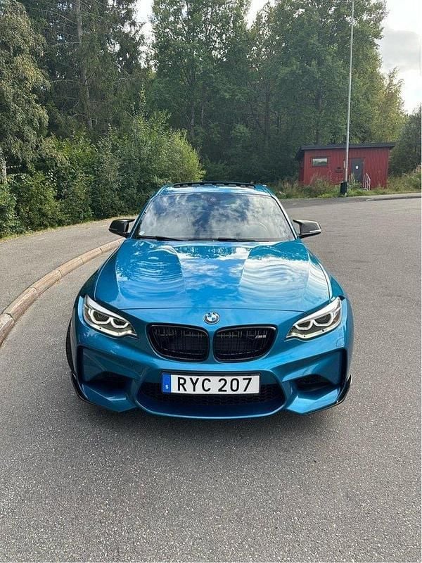 Blå Begagnad 2017 BMW M2 M Performance Sportkupé | 480 000 kr (Superpris) - Bild 1/4