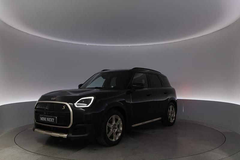 Svart Begagnad 2024 Mini Countryman Favoured SUV | 474 900 kr - Bild 1/4