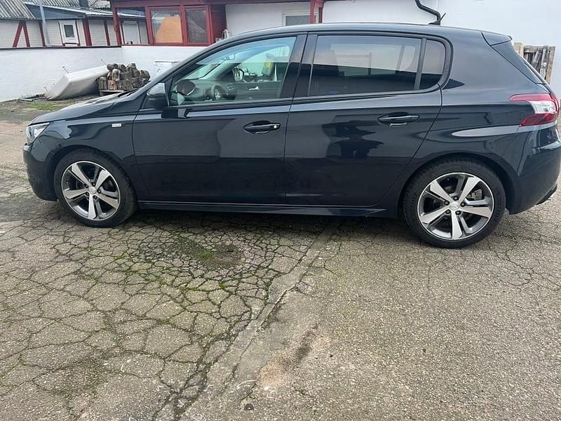 Begagnad 2017 Peugeot 308 Halvkombi | 129 500 kr (Marknadspris) - Bild 1/4