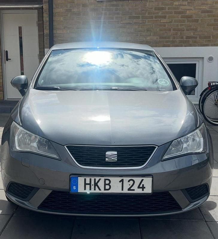 Grå Begagnad 2013 Seat Ibiza Style Halvkombi | 48 000 kr (Marknadspris) - Bild 1/4