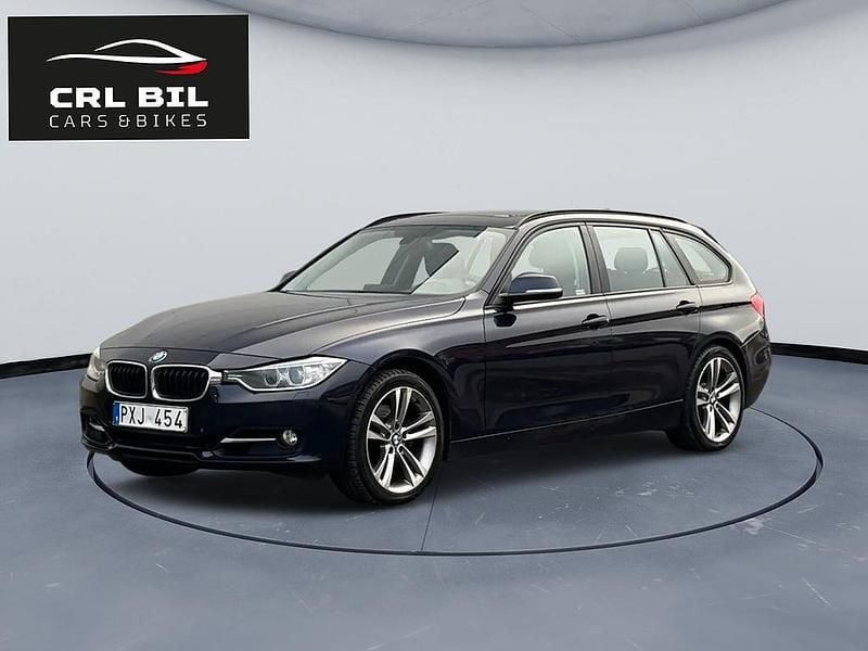 Blå Begagnad 2013 BMW 328 Sport Line Kombi | 149 900 kr (Marknadspris) - Bild 1/4