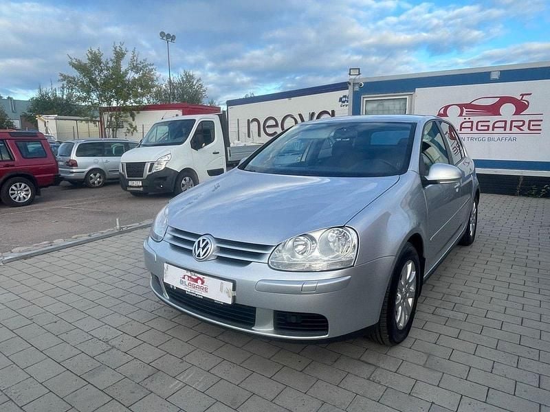 Silver Begagnad 2008 VW Golf S Halvkombi | 29 900 kr (Marknadspris) - Bild 1/4