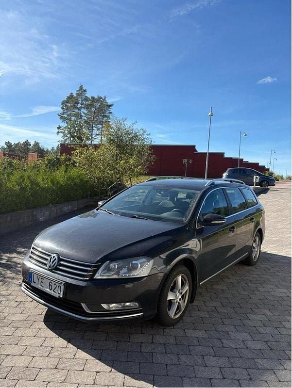 Svart Begagnad 2012 VW Passat Kombi | 44 000 kr (Superpris) - Bild 1/4