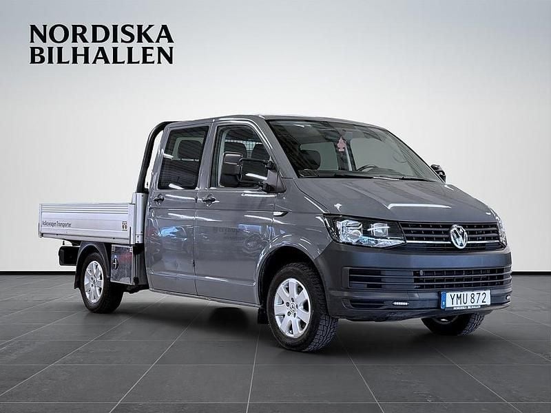 Grå Begagnad 2018 VW Transporter Van | 275 795 kr (Lite dyr) - Bild 1/4