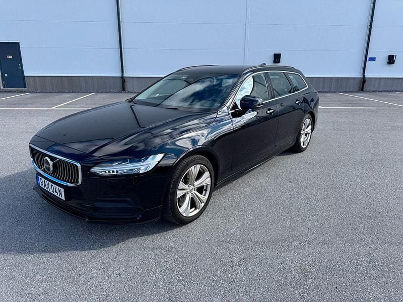 Svart Begagnad 2023 Volvo V90 Core Kombi | 350 000 kr (Marknadspris) - Bild 1/4