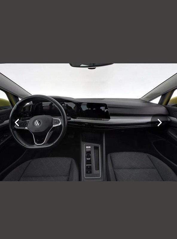 Begagnad VW Golf VIII 131 HK (96 kW) 2021 Gul Kombi