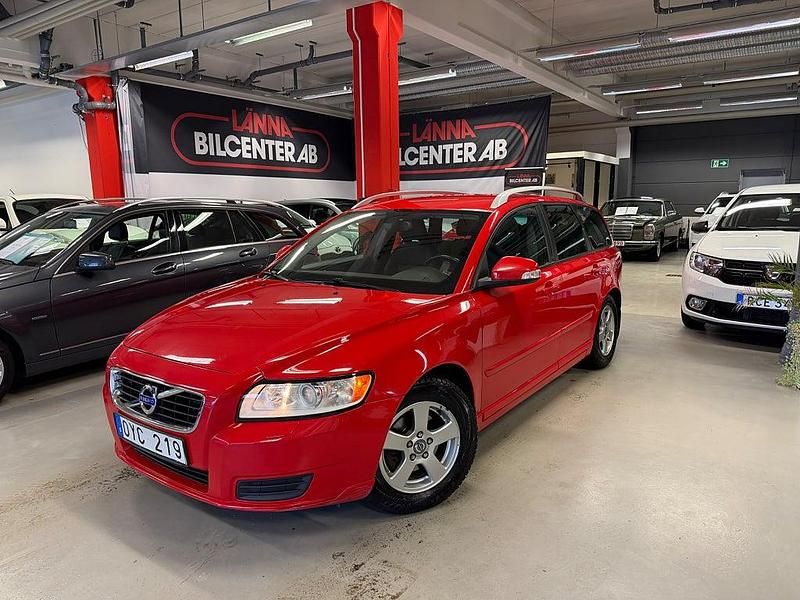 Röd Begagnad 2011 Volvo V50 Kombi | 59 800 kr (Marknadspris) - Bild 1/4