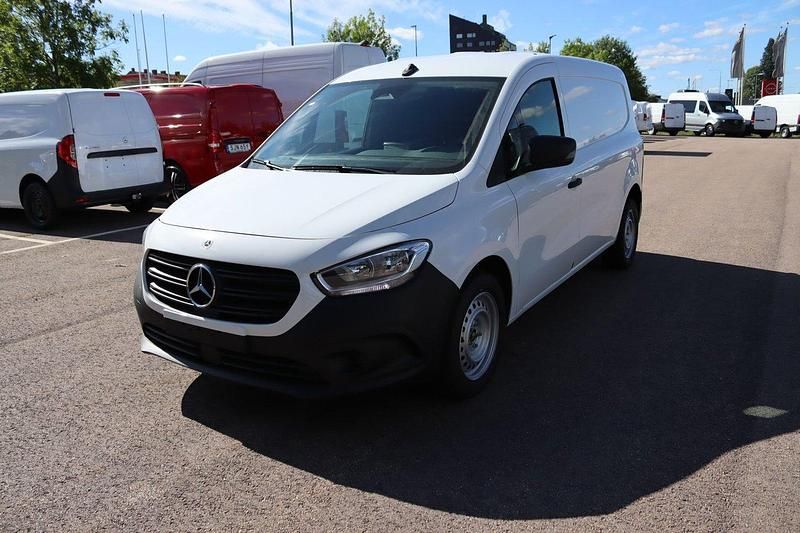 Vit Ny 2025 Mercedes Citan 110 Van | 336 250 kr (Marknadspris) - Bild 1/4