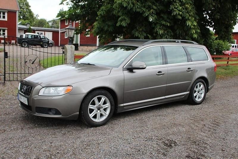 Begagnad Volvo V70 Momentum 109 HK (80 kW) 2010 Grå Kombi