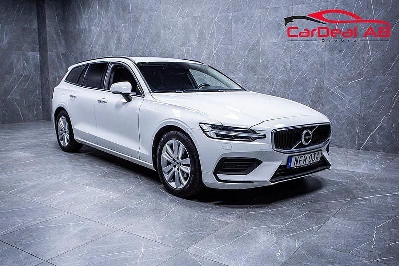 Vit Begagnad 2020 Volvo V60 Momentum Kombi | 194 800 kr (Marknadspris) - Bild 1/4