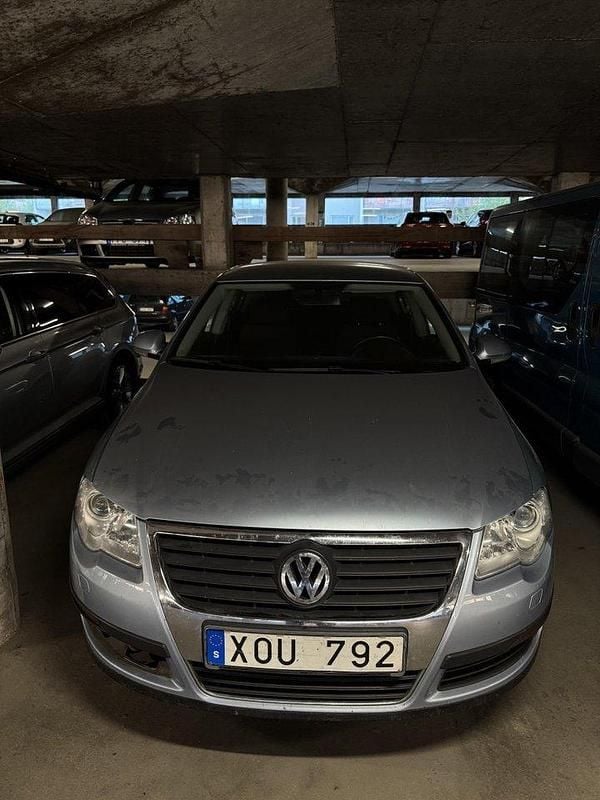 Blå Begagnad 2006 VW Passat Trendline Sedan | 19 000 kr (Bra pris) - Bild 1/3