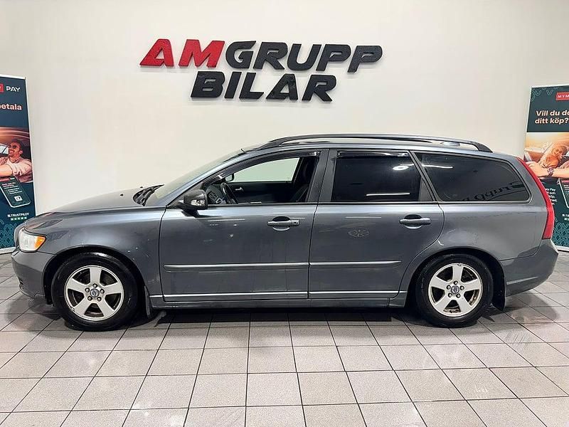 Begagnad Volvo V50 Momentum 116 HK (85 kW) 2010 Grå Kombi