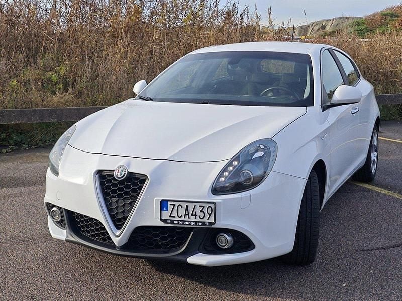 Begagnad 2016 Alfa Romeo Giulietta Halvkombi | 150 000 kr - Bild 1/4