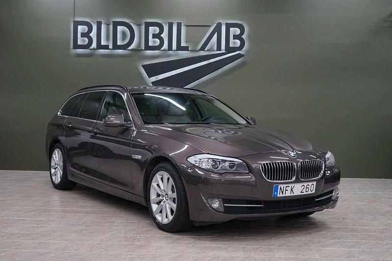 Brun Begagnad 2012 BMW 525 Kombi | 179 900 kr (Dyr) - Bild 1/4