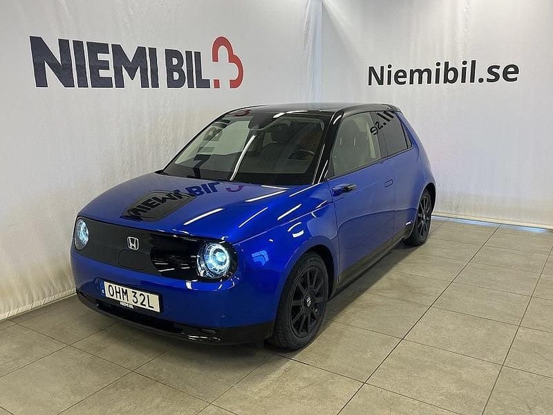 Begagnad Honda e 100 kW (136 HK) 2020 Mörkblå Halvkombi