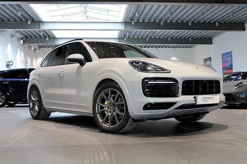 Begagnad Porsche Cayenne Platinum Edition 340 HK (250 kW) 2023 Ljusgrå SUV
