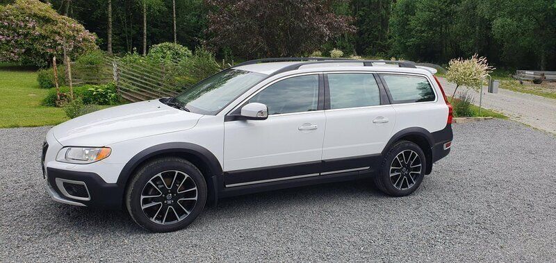Vit Begagnad 2013 Volvo XC70 Momentum SUV | 139 000 kr (Bra pris) - Bild 1/4
