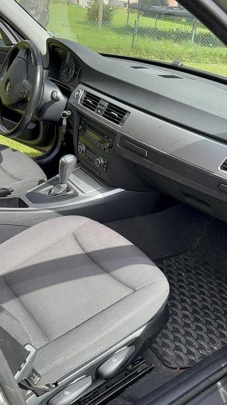 Brun Begagnad 2008 BMW 320 Advantage Kombi | 45 000 kr (Bra pris) - Bild 1/4