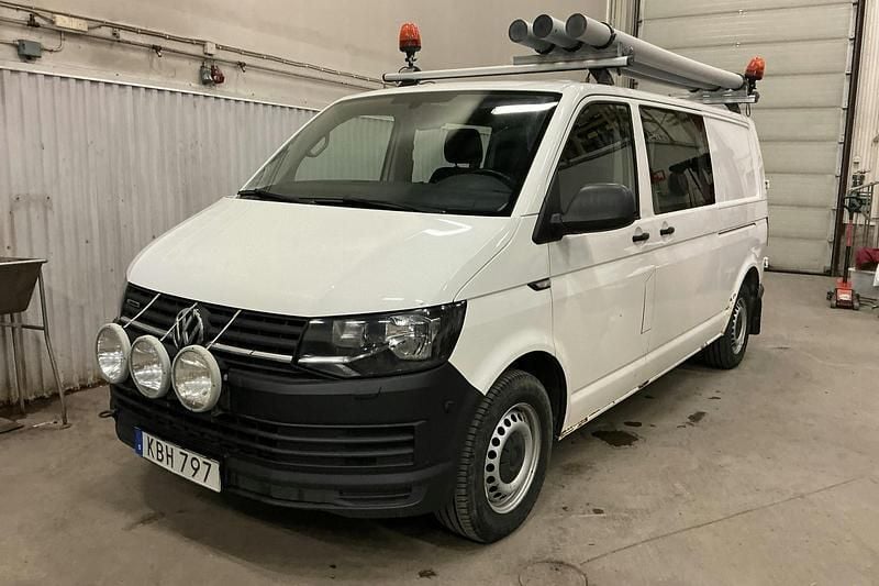 Vit Begagnad 2016 VW T6 Van | 149 000 kr (Bra pris) - Bild 1/4